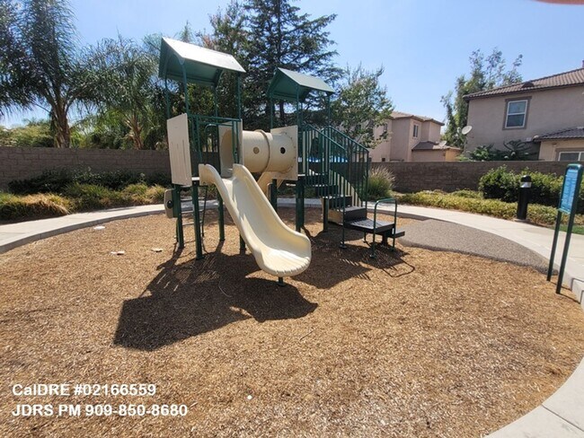 Building Photo - Riverside 3 Bedroom Home