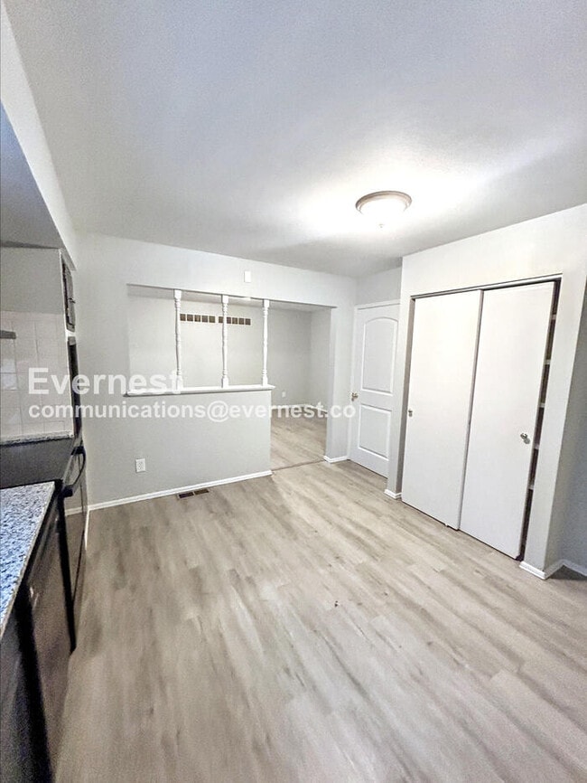 Building Photo - 12465 Shoreside Dr