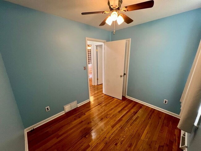 Building Photo - 427 Mosley Dr