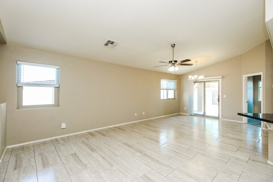 Building Photo - 10441 E Bonnell St
