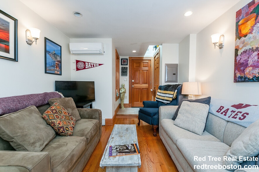 Building Photo - 39 Charles St