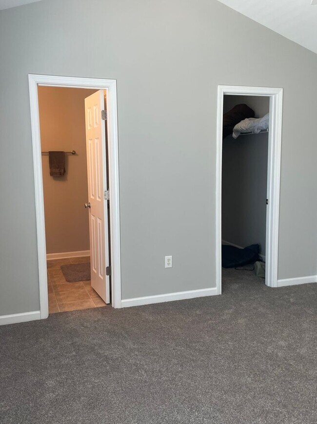 Building Photo - Conveniently Located Townhome in Pooler