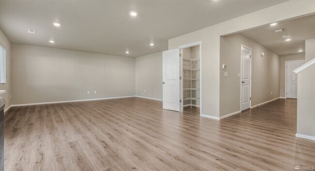 Building Photo - 3 Bed 2.5 Bath SFR Daisy Crossing Sultan Home