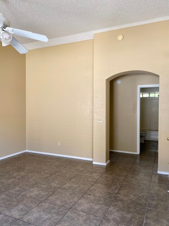 Building Photo - HOUSE FOR RENT