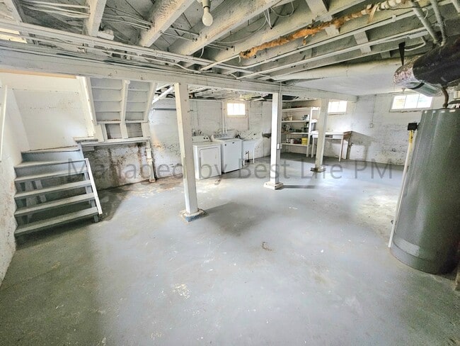 Building Photo - 223 NE 62nd Ave