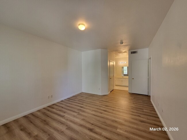 Building Photo - 9050 W Warm Springs Rd