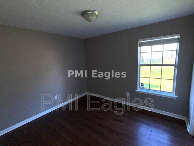 Building Photo - 916 Linda Dr