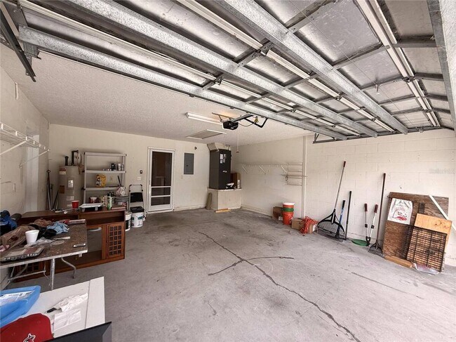 Building Photo - 3010 Victoria Dr