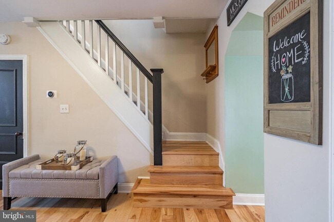 Building Photo - 225 W 6th Ave