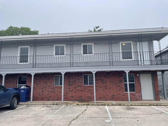 Primary Photo - 956 S 15th St