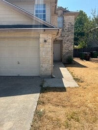 Building Photo - 915