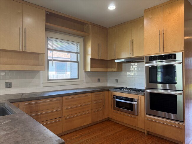 Building Photo - 4530 Walker St