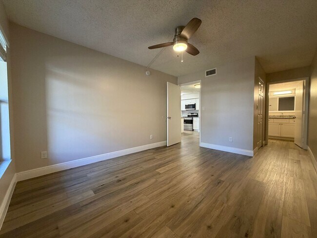 Building Photo - ANNUAL RENTAL - 2 BED / 2 BATH CONDO AT MYSTIC GARDENS