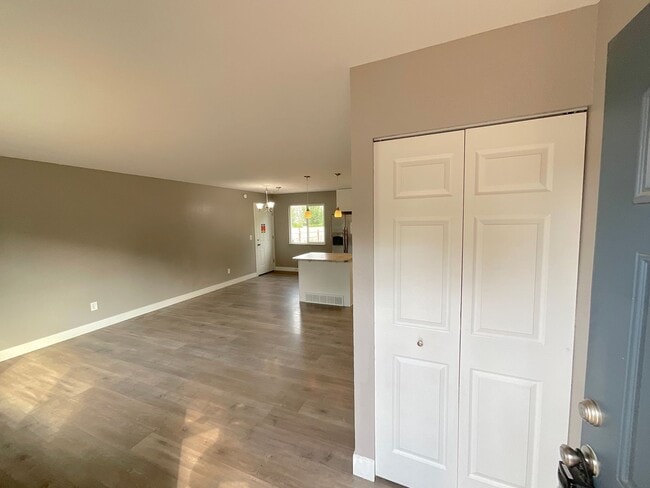 Building Photo - 3 Bedroom Home Available Near S Academy Bl...