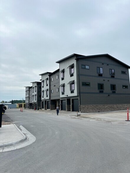 Building Photo - 1010 Baker Ave