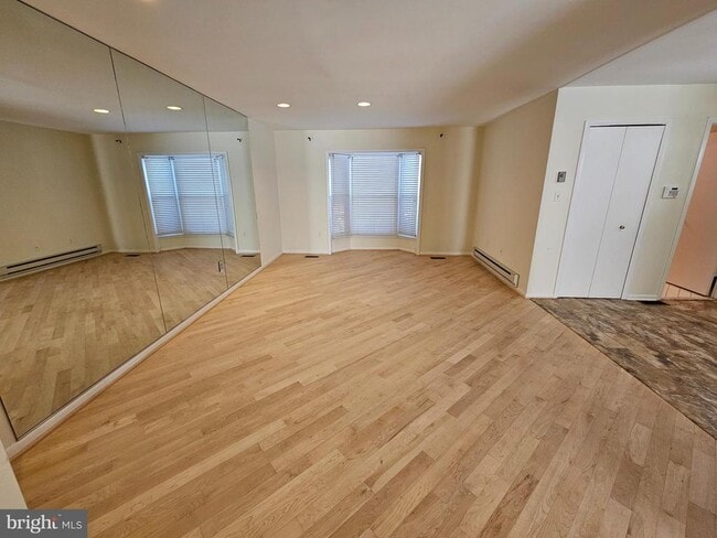 Building Photo - 6908-6910 Ten Timbers Ln