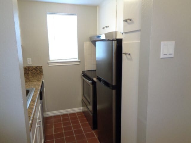 Building Photo - 2225 Mimosa Dr