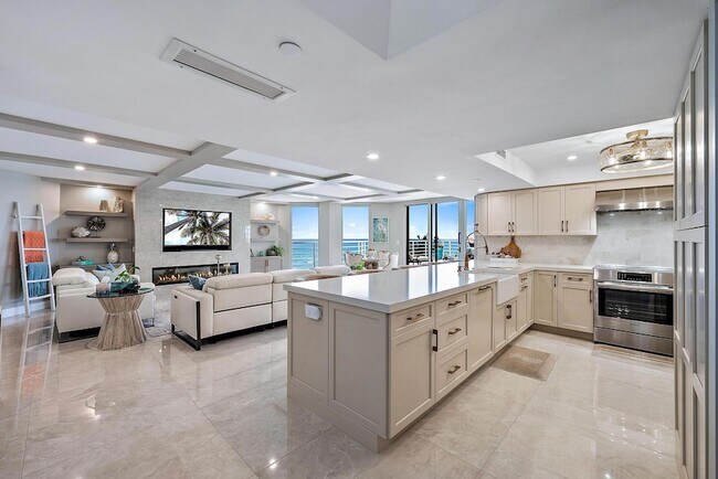 Building Photo - 176 Helios Dr
