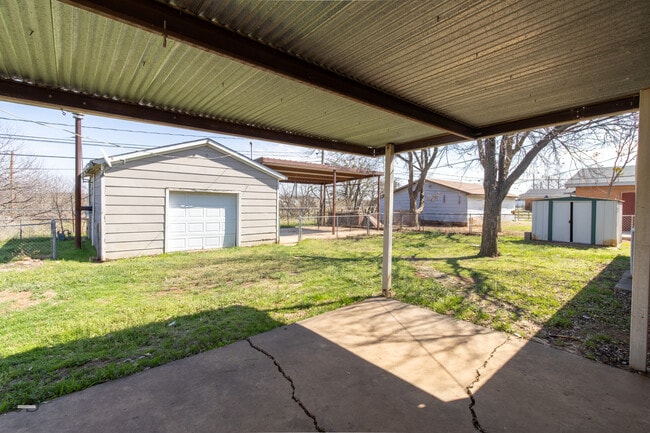 Building Photo - 2913 S Bandera Dr