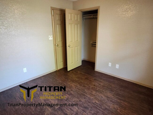 Building Photo - 3b/2b House