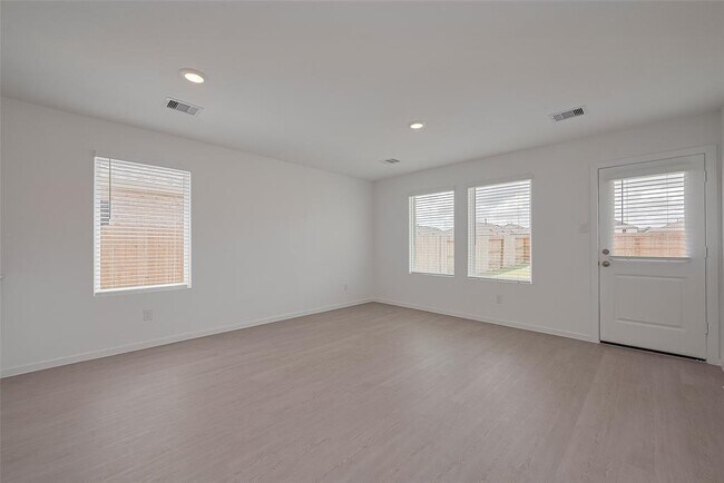 Building Photo - 21459 Montecagnano Ave