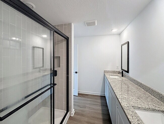 Building Photo - 1270 Ahoy Ave