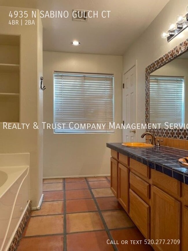 Building Photo - 4935 N Sabino Gulch Ct