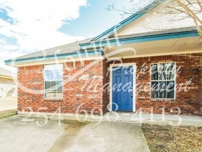 Building Photo - AVAILABLE NOW! (SECTION 8 ACCEPTED)
