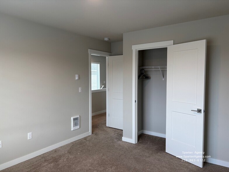 Building Photo - 507 15th St SE