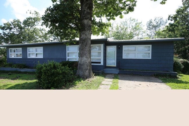 Building Photo - 2816 8th St NE