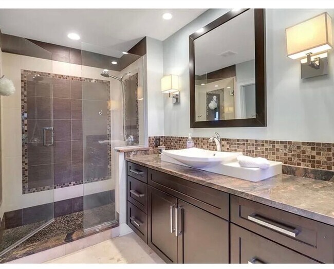 Building Photo - Fully Furnished Seasonal Condo Rental in Windstar