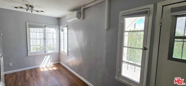 Building Photo - 158 S Elm Dr
