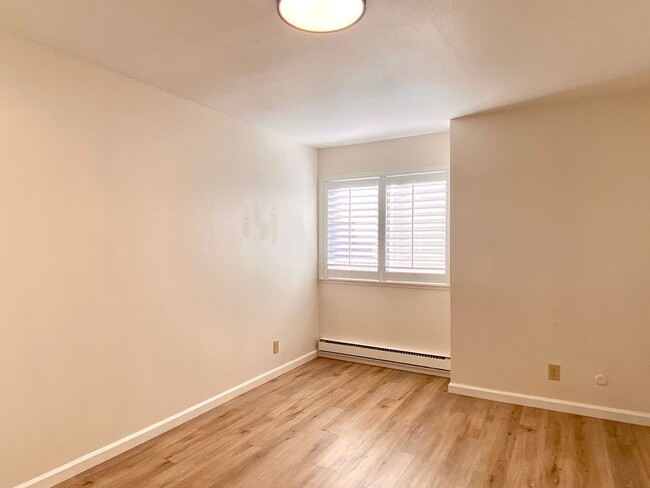 Building Photo - Santa Clara 2 Bedroom, 1 Bathroom Condo in...