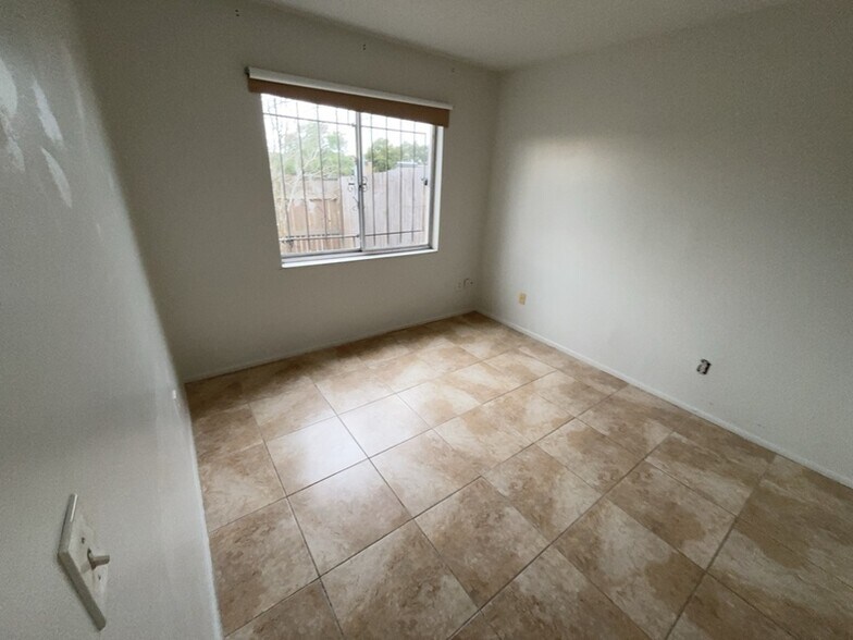 Building Photo - 2468 Atrium Cir