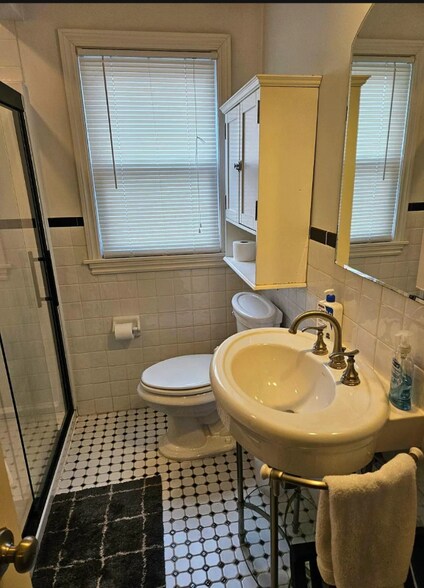 Building Photo - 1409 Gardenia Ave