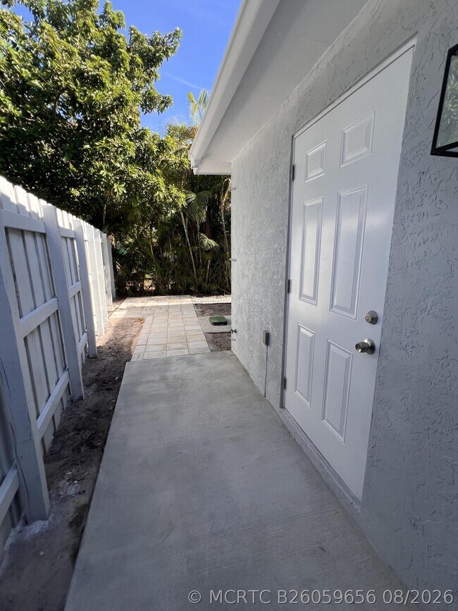 Building Photo - 138 Ethelyn Dr