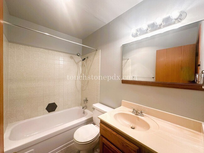 Building Photo - Classic 2-bedroom in King Arthur Court Apa...