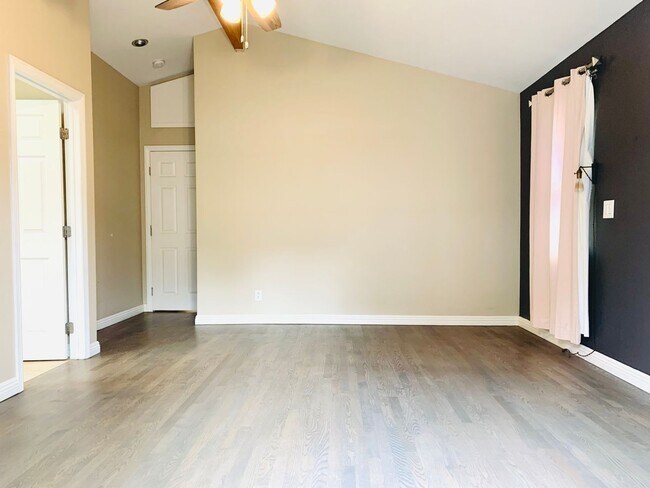 Building Photo - Gorgeous 3BD/2BA House in Hillcrest - Available NOW!