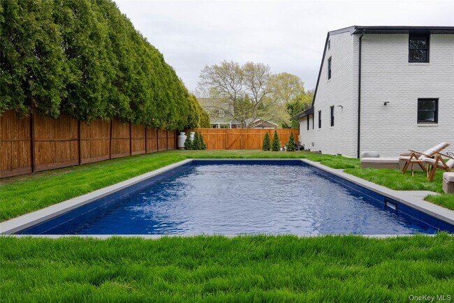 Building Photo - 17 Underhill Dr