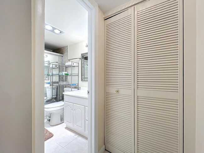 Building Photo - 4545 Luxemburg Ct