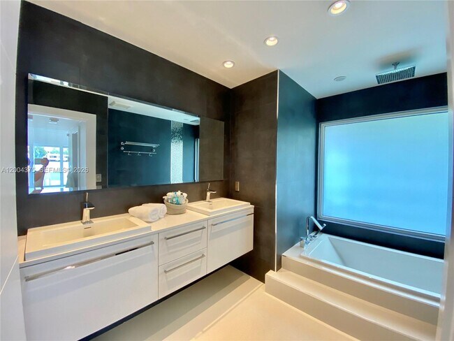 Building Photo - 265 N Shore Dr