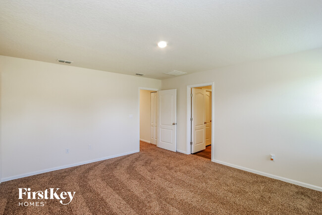 Building Photo - 325 Jarama Cir