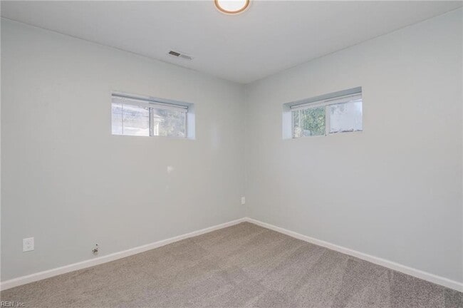 Building Photo - 1447 W 40th St