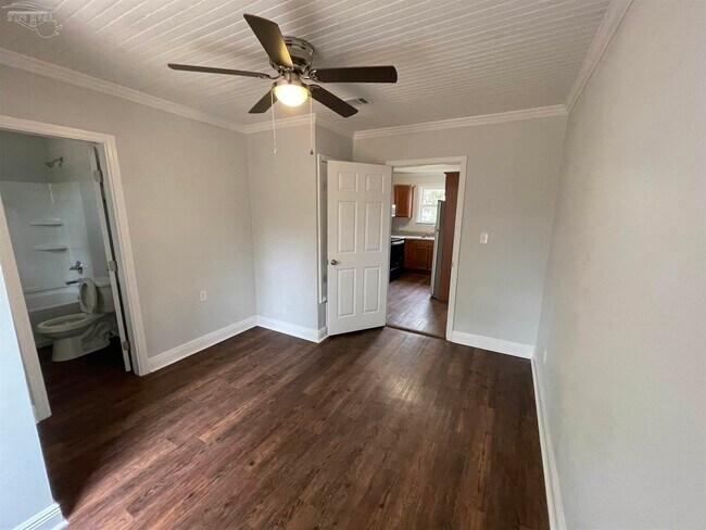 Building Photo - 805 Grandview St