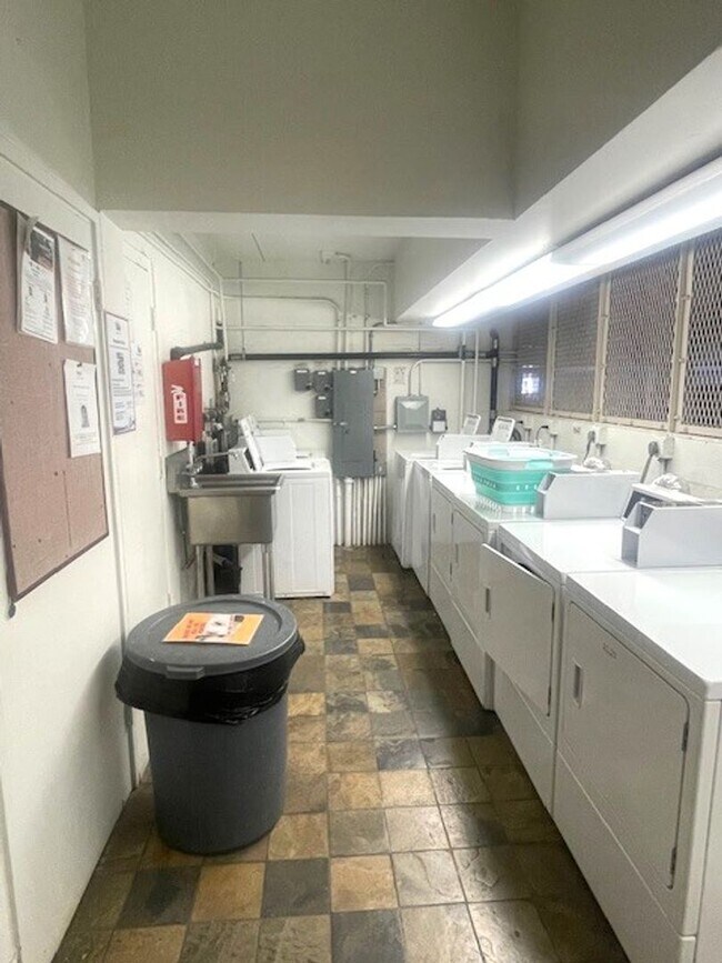 Building Photo - Recently Renovated 1 Bedroom in Honolulu