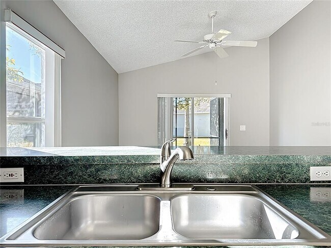 Building Photo - 13642 Emeraldview Dr