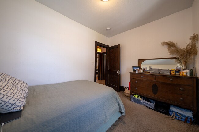 Building Photo - 817 Central Ave W