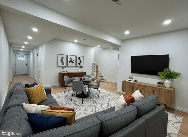 Building Photo - 635 Upland Pl