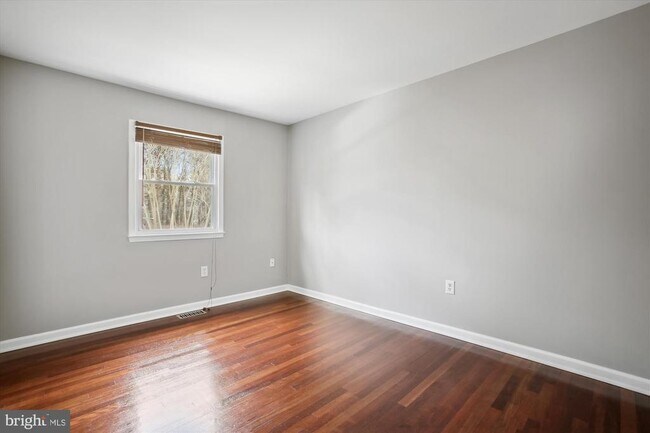 Building Photo - 1962 Mariner Ln