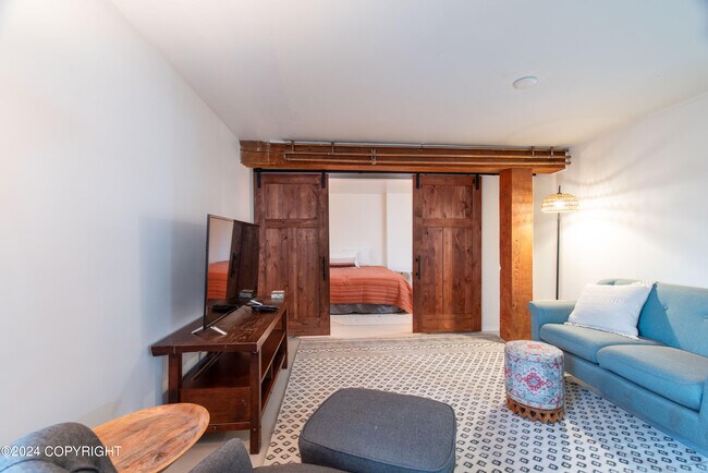 Building Photo - 601 Main St